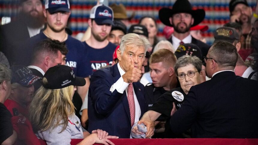 Dr Oz helps older woman who collapsed during Trump's speech at Kentucky event
