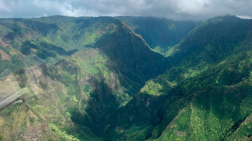Helicopter crashes into ocean off Hawaii coast, leaving multiple dead and injured