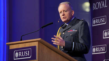 UK military chief ignores Russian warnings on Ukraine troop deployment
