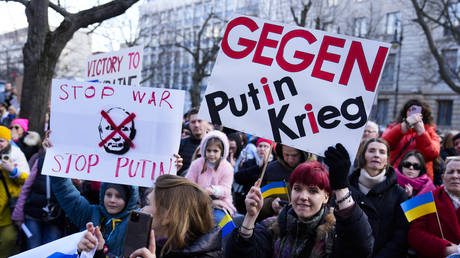Who are the deluded âexperts- trying to send Germans to war with Russia