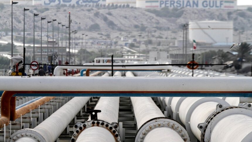 Ex-Obama advisor says Iran could target Gulf oil facilities as Trump blockade squeezes regime