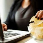 Food cravings at 3:45 pm aren't random, here's what your body may be warning you about