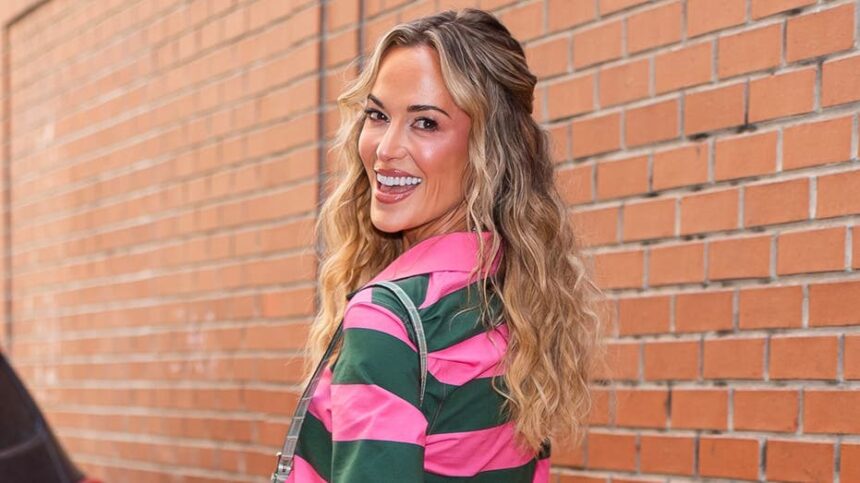 Jena Sims attemps to split the 'G' before leaving England, Ray Lewis trains in MMA & my war with Verizon