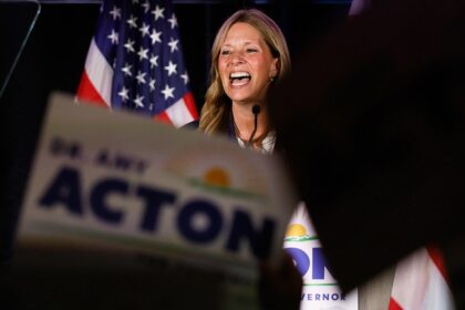 Dem handlers lash out when Ramaswamy staffer confronts their boss about debate: No pictures