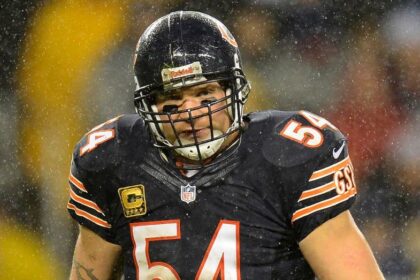 NFL legend Brian Urlacher rips Colin Kaepernick, says protests wouldn't have flown in his locker room