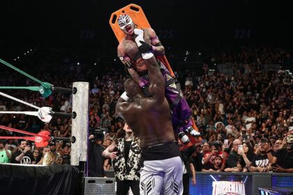 Omos annihilates Rey Mysterio after winning Triplemania 34 match, getting reinstated to AAA roster
