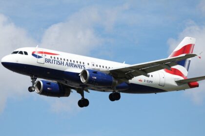 Midair scare as cracked window forces emergency diversion back to airport