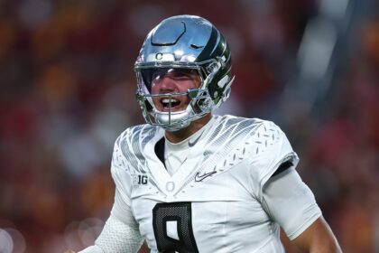 Oregons' Dylan Raiola To Make First Start For Ducks Against No. 21 UCLA