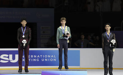 Russian skaters sweep golds on international comeback (VIDEOS)